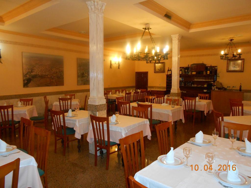 Apartahotel Los Hermanos Оканья Екстер'єр фото
