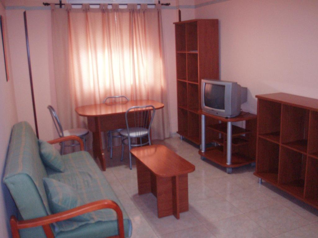 Apartahotel Los Hermanos Оканья Екстер'єр фото