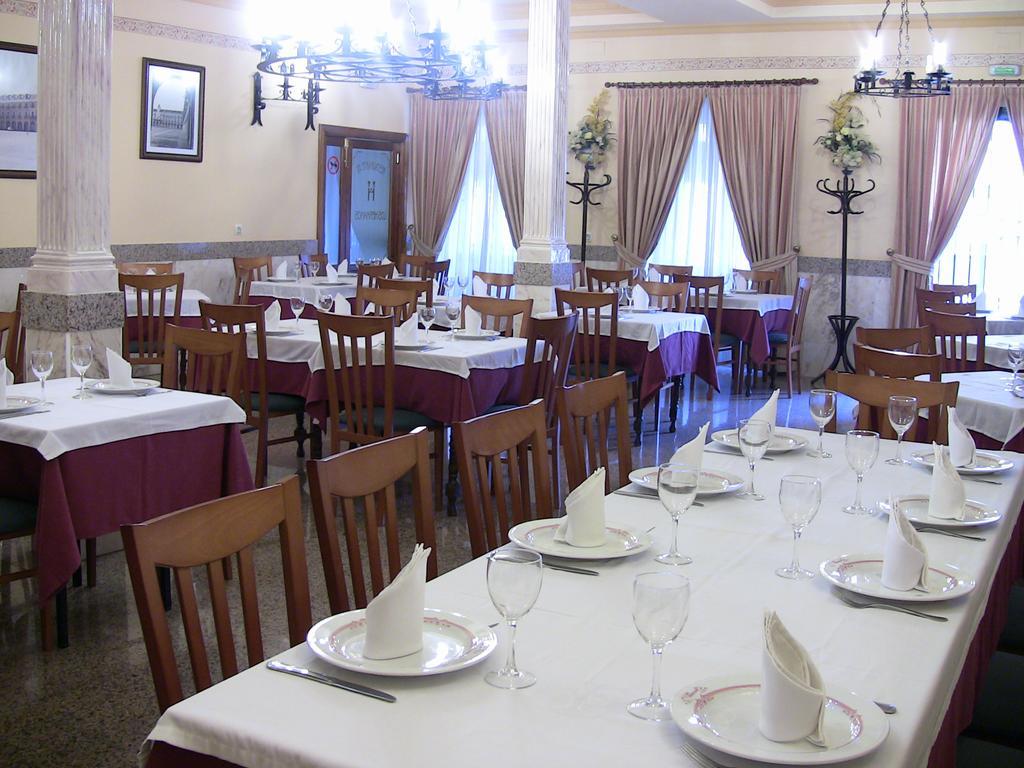Apartahotel Los Hermanos Оканья Екстер'єр фото